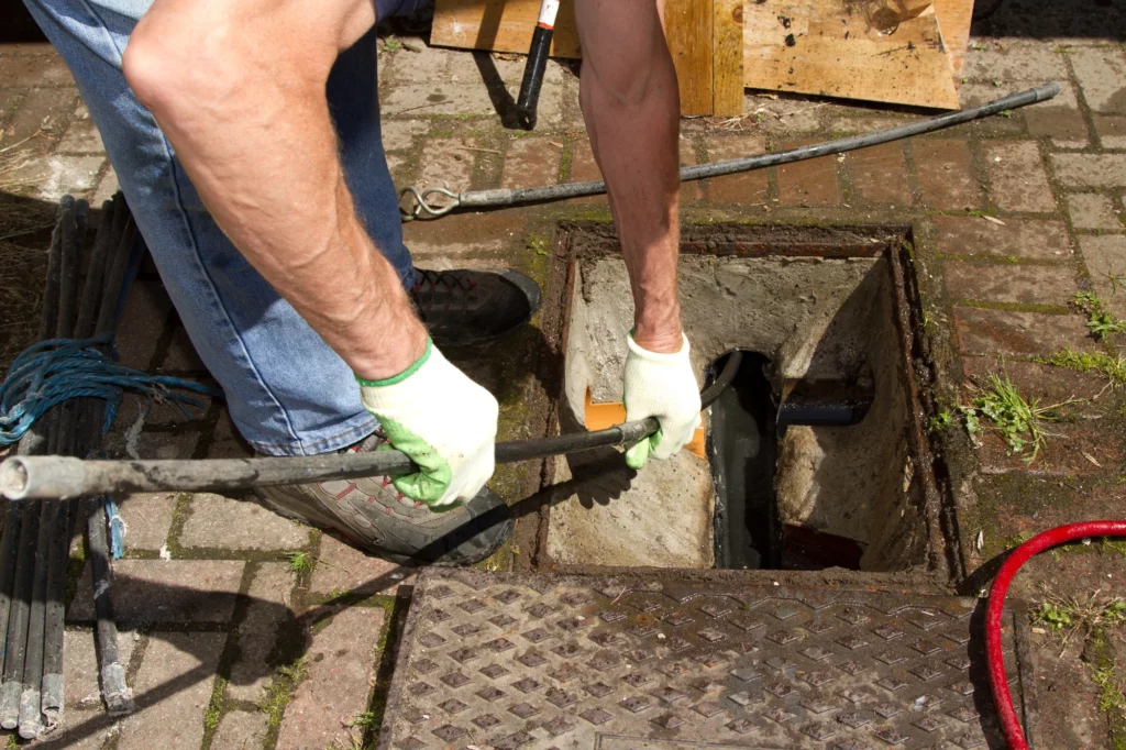 Système d’évacuation des eaux usées installé par un plombier à Lachine